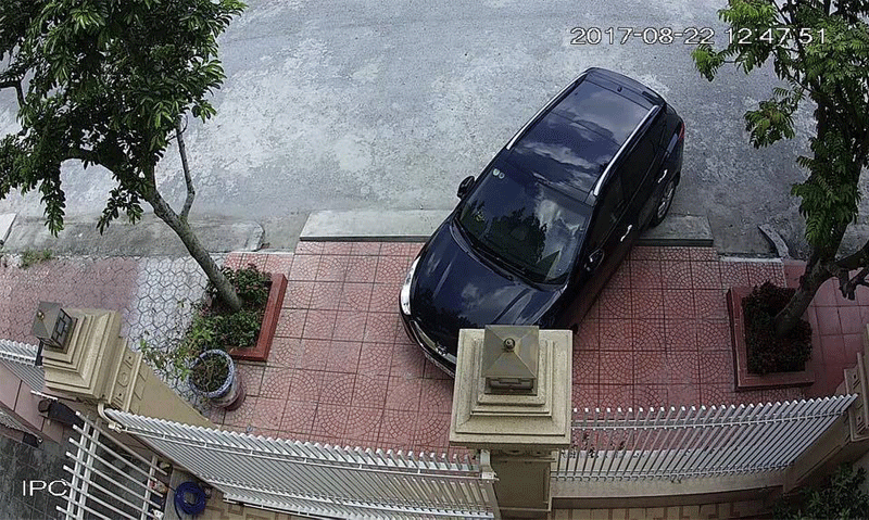 Camera quan sát ở cổng